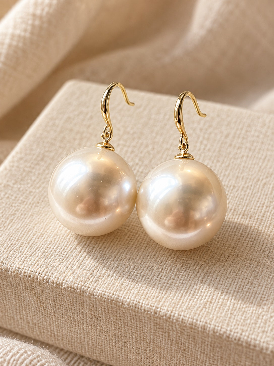 Color: White | White-1.jpg