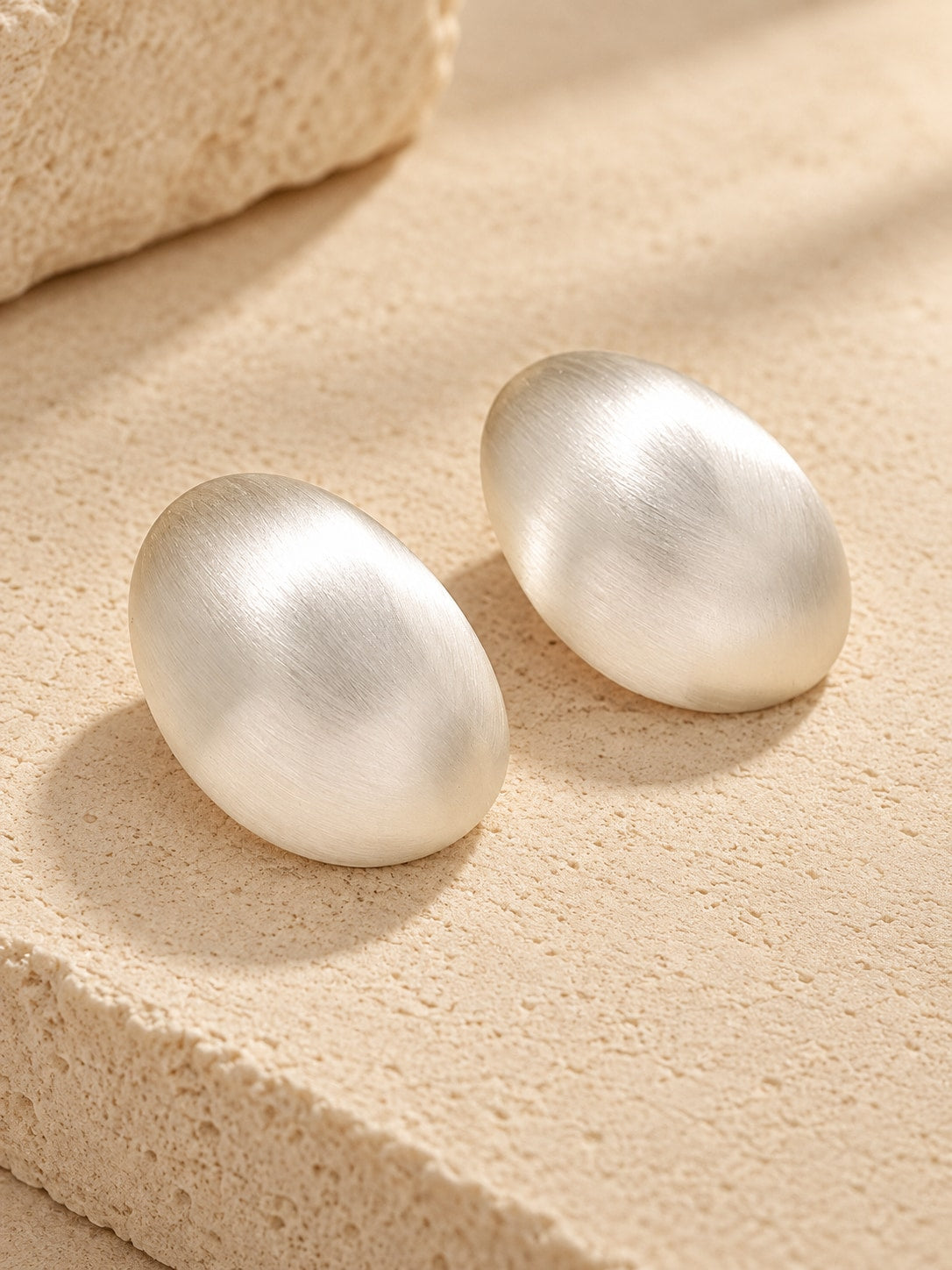 Color: White | White-1.jpg