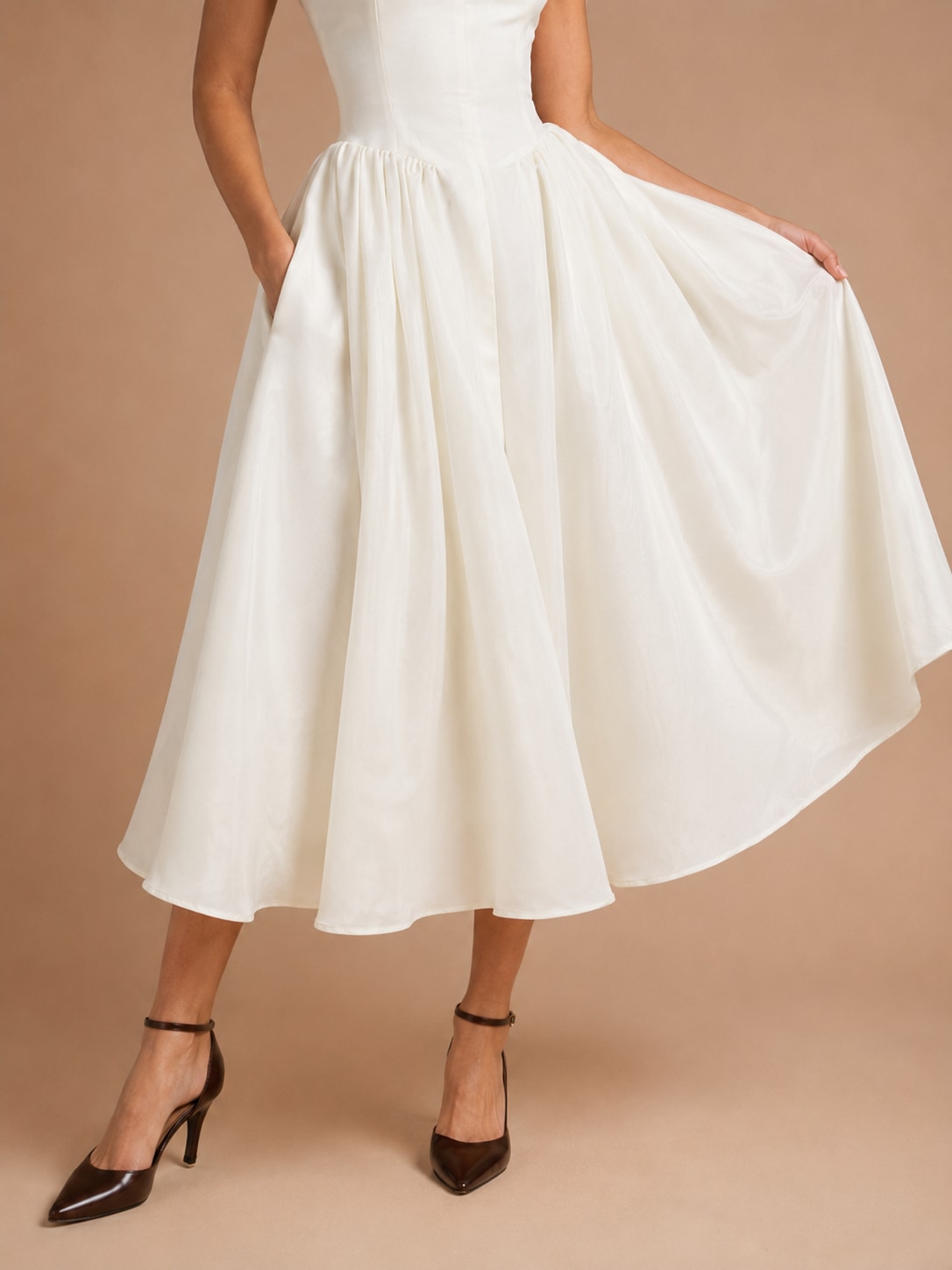 Color: White | White-7.jpg